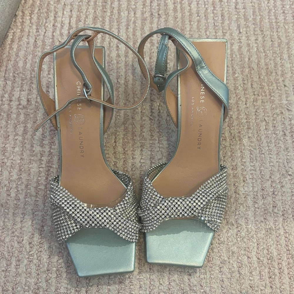 NEW Chinese Laundry Metallic Silver Heels